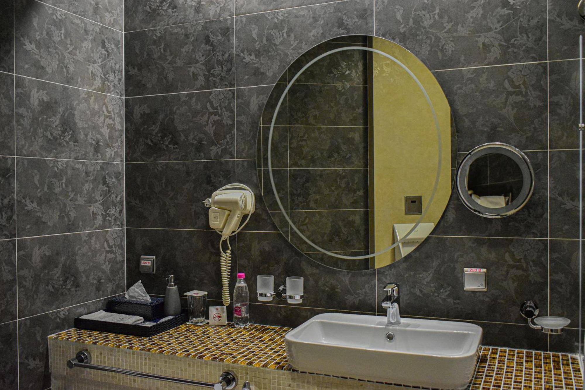 Hotel Feride Vinnytsia Ngoại thất bức ảnh