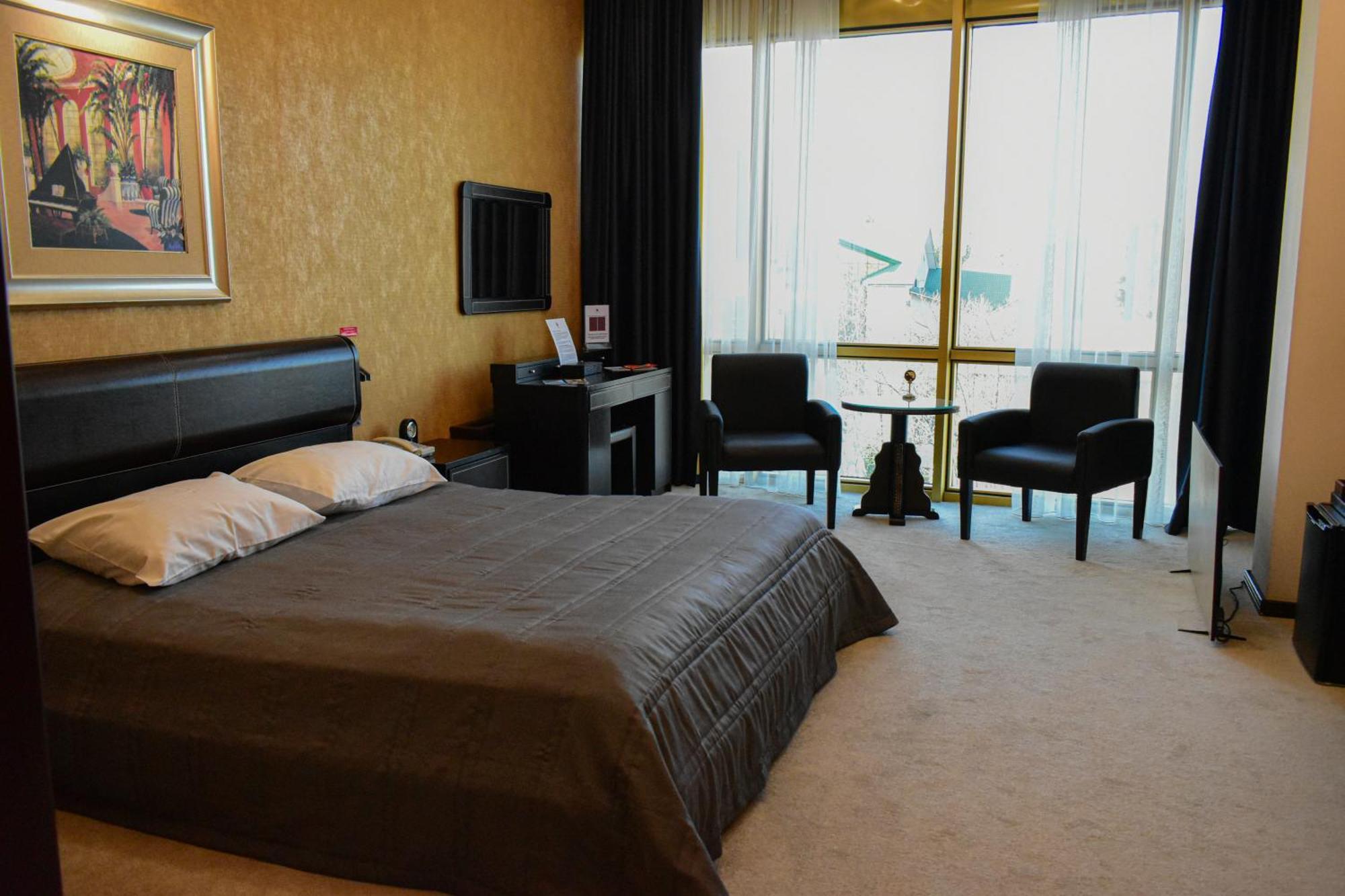 Hotel Feride Vinnytsia Ngoại thất bức ảnh