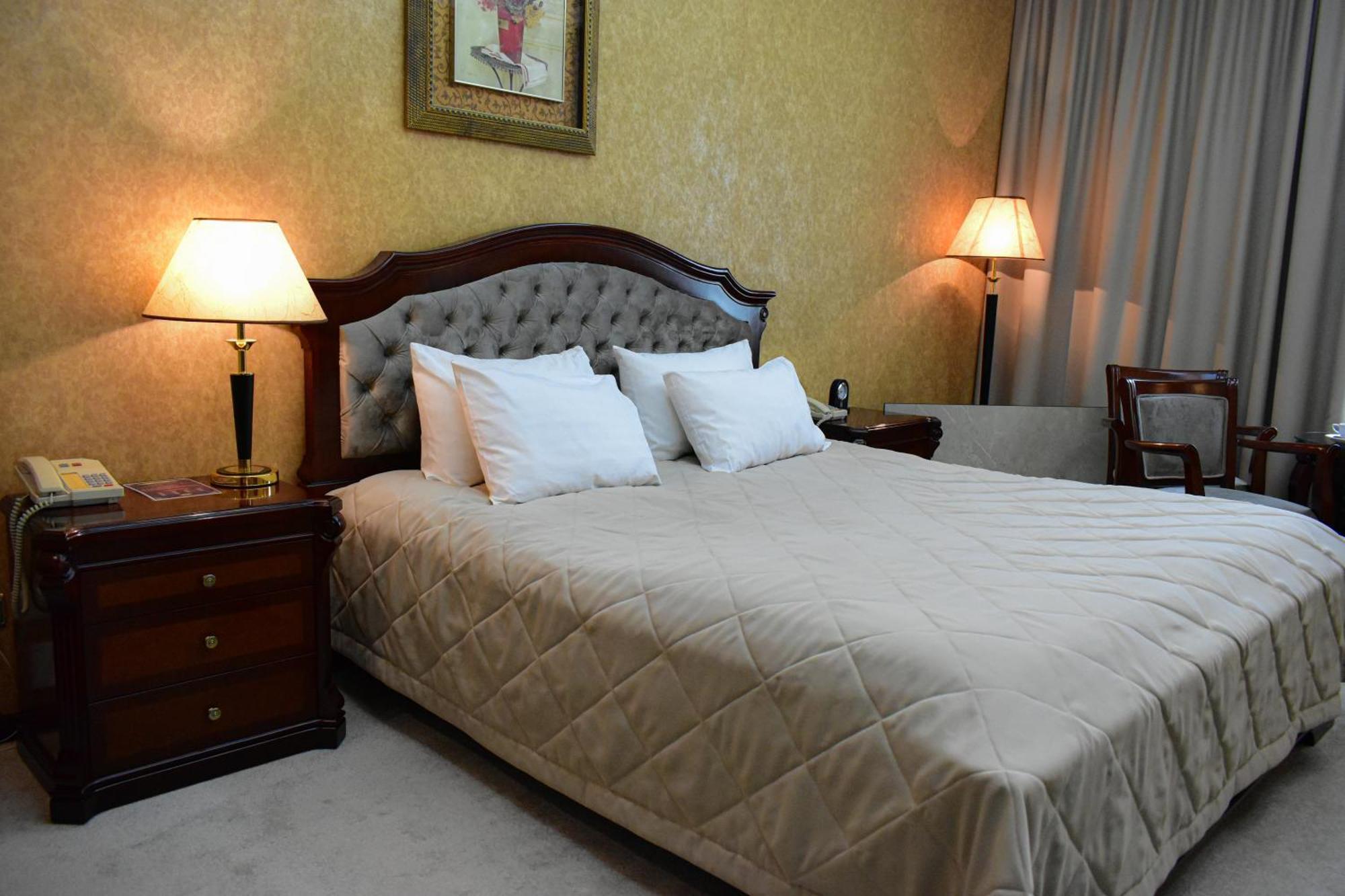 Hotel Feride Vinnytsia Ngoại thất bức ảnh