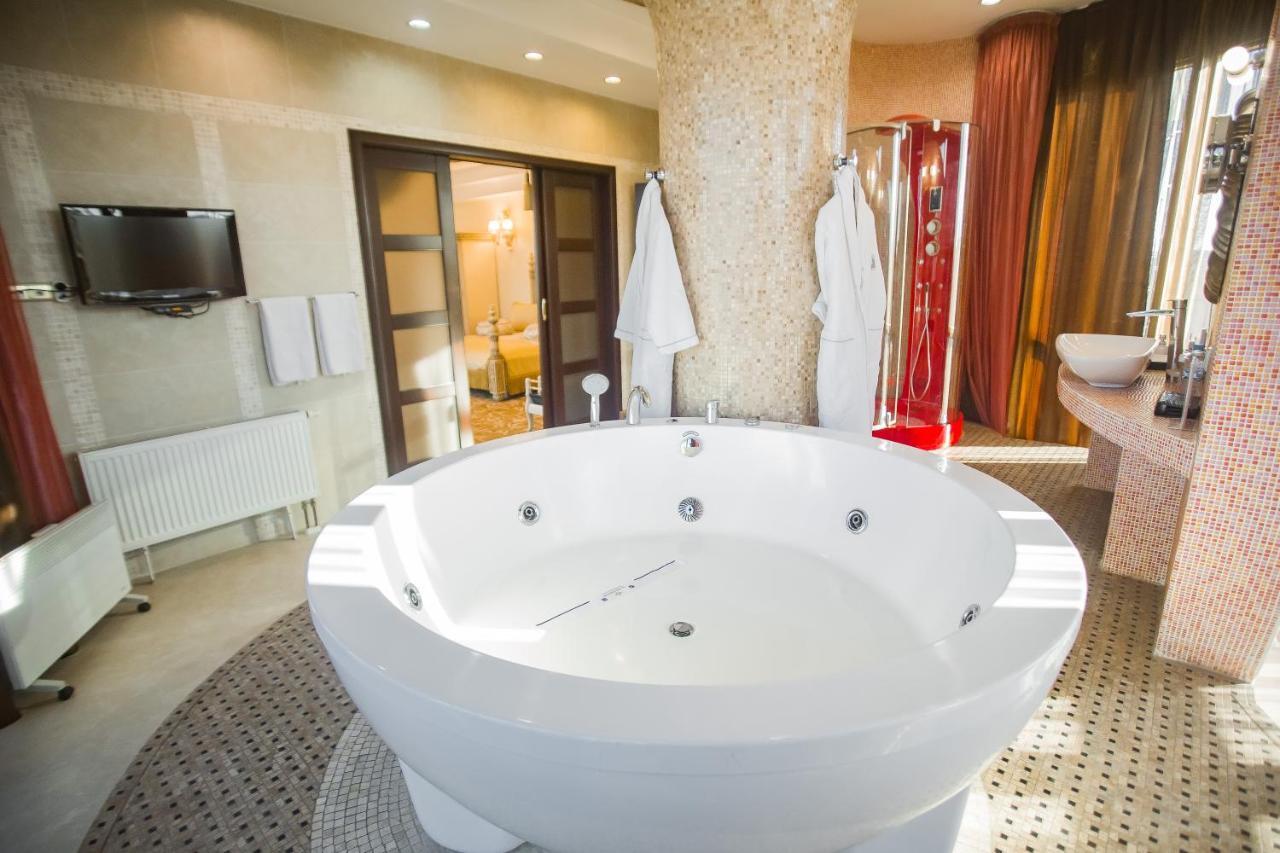 Hotel Feride Vinnytsia Ngoại thất bức ảnh